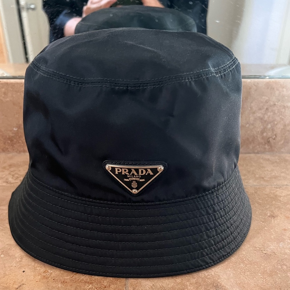 PRADA BUCKET HAT - Size M